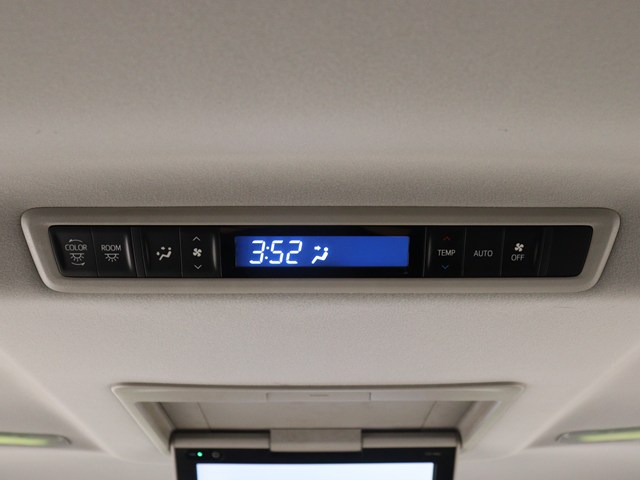内装の状態も非常にクリーンな状態です｡
ご納車前には専門スタッフが
隅々までクリーニングを行います!