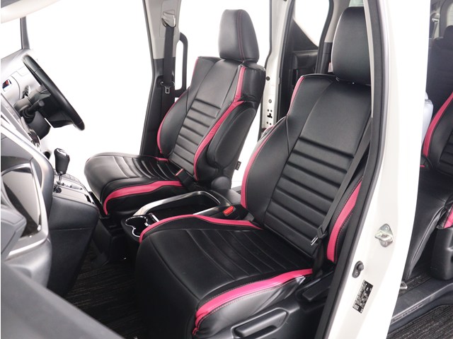 【運転席助手席も広々☆】
広々使えるのは後席だけではございません｡
国内最高峰ミニバンの特権ですね!