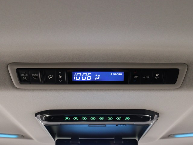内装の状態も非常にクリーンな状態です｡
ご納車前には専門スタッフが
隅々までクリーニングを行います!