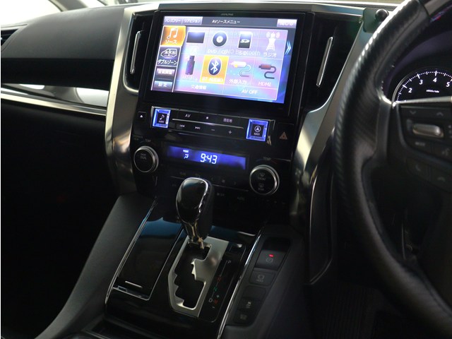 【大人気☆ＡＬＰＩＮＥ　１０インチナビ】
定価29万円相当の１０型ナビです♪
大画面で見やすいだけでなく､
インパネとの一体感もあり見た目も抜群!