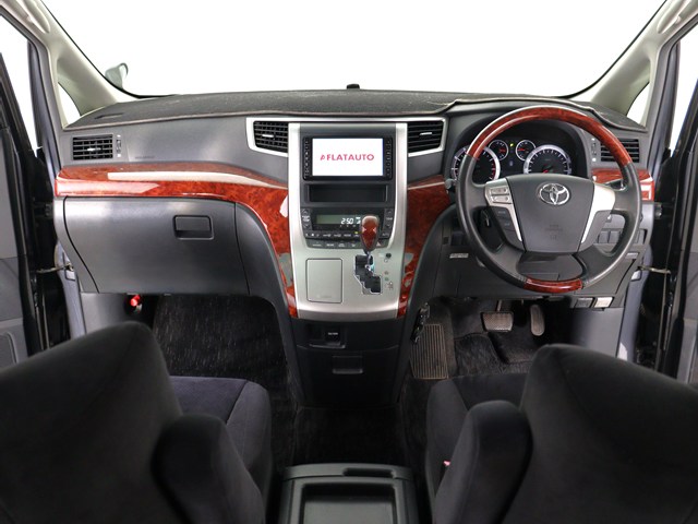 【運転席助手席も広々☆】
広々使えるのは後席だけではございません｡
国内最高峰ミニバンの特権ですね!