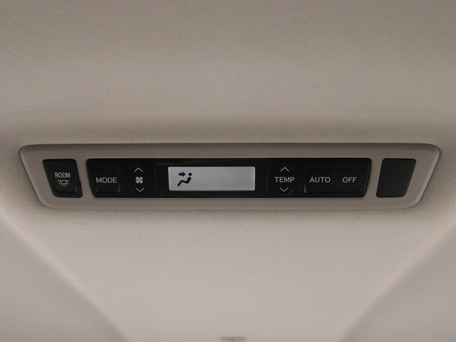 内装の状態も非常にクリーンな状態です｡
ご納車前には専門スタッフが
隅々までクリーニングを行います!