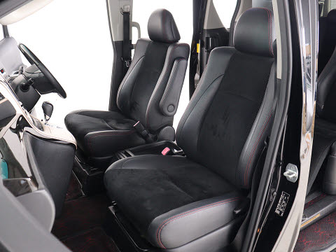 内装の状態も非常にクリーンな状態です｡
ご納車前には専門スタッフが
隅々までクリーニングを行います!
