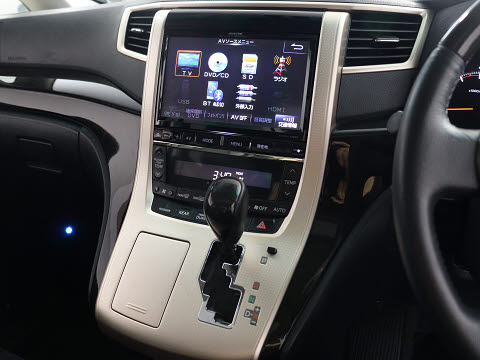 【大人気★ＡＬＰＩＮＥ　９インチナビ】
大画面で見やすいだけでなく､
インパネとの一体感もあり見た目も抜群!