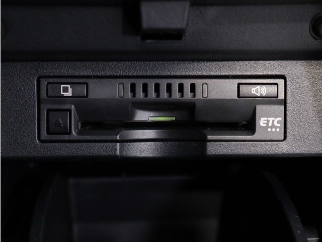 【ビルトインＥＴＣ】
後付けとは異なる一体感が魅力です｡
高速道路でストレスなく走行できます｡