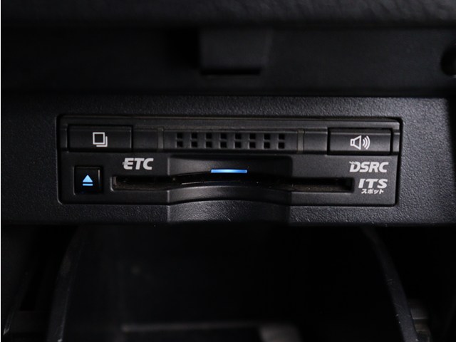 【ビルトインＥＴＣ】
後付けとは異なる一体感が魅力です｡
高速道路でストレスなく走行できます｡