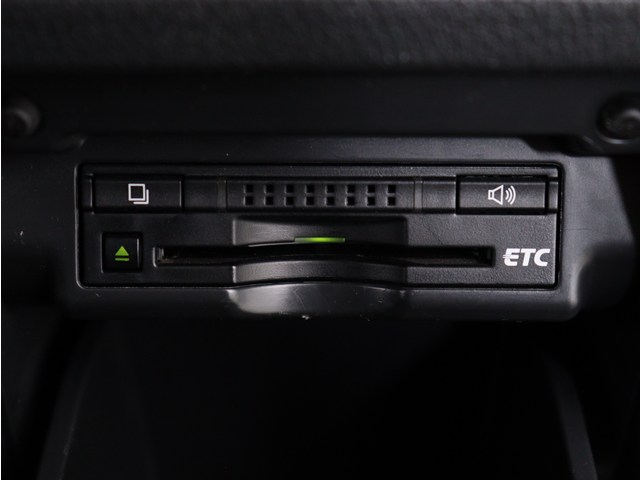 【ビルトインＥＴＣ】
後付けとは異なる一体感が魅力です｡
高速道路でストレスなく走行できます｡