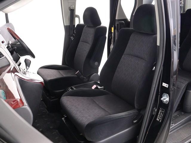 内装の状態も非常にクリーンな状態です｡
ご納車前には専門スタッフが
隅々までクリーニングを行います!