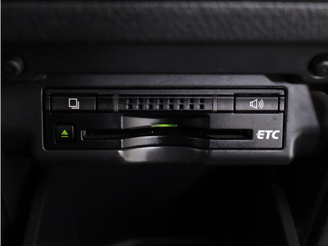 【ビルトインＥＴＣ】
後付けとは異なる一体感が魅力です｡
高速道路でストレスなく走行できます｡