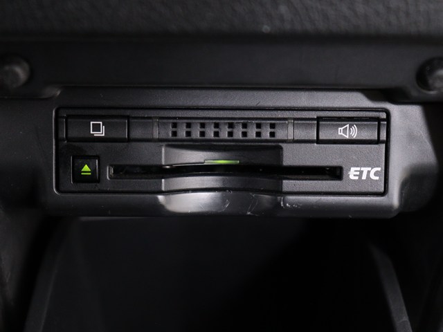 【ビルトインＥＴＣ】
後付けとは異なる一体感が魅力です｡
高速道路でストレスなく走行できます｡