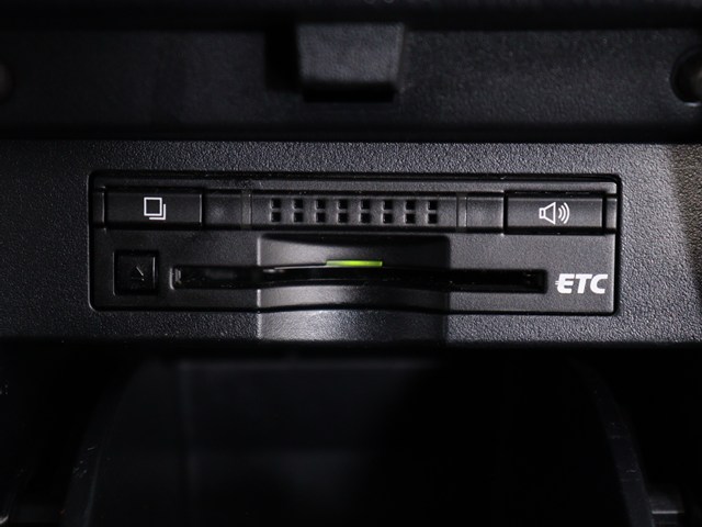 【ビルトインＥＴＣ】
後付けとは異なる一体感が魅力です｡
高速道路でストレスなく走行できます｡