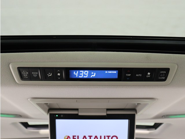 内装の状態も非常にクリーンな状態です｡
ご納車前には専門スタッフが
隅々までクリーニングを行います!