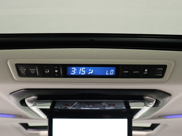 内装の状態も非常にクリーンな状態です｡
ご納車前には専門スタッフが
隅々までクリーニングを行います!