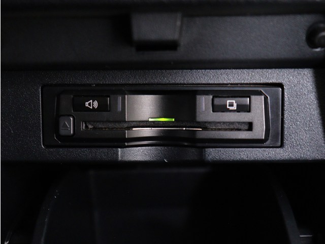 【ビルトインＥＴＣ】
後付けとは異なる一体感が魅力です｡
高速道路でストレスなく走行できます｡