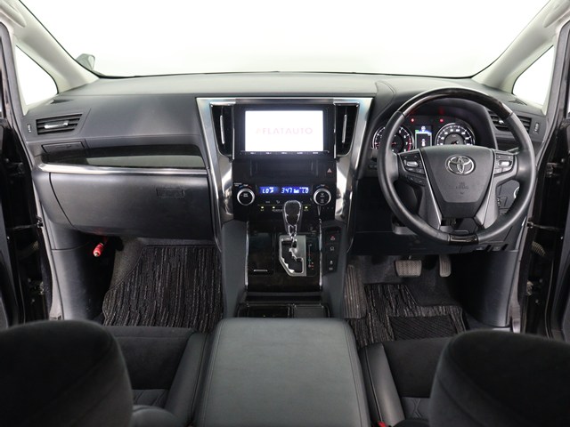 内装の状態も非常にクリーンな状態です｡
ご納車前には専門スタッフが
隅々までクリーニングを行います!