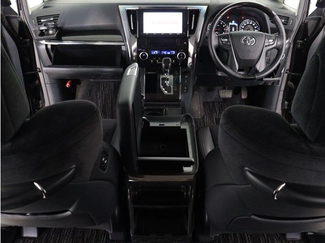 内装の状態も非常にクリーンな状態です｡
ご納車前には専門スタッフが
隅々までクリーニングを行います!