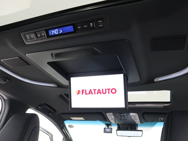 【電動後席モニター】ＪＢＬサウンド専用！
電動開閉後席フリップダウンモニターです。
５．１ｃｈサウンド対応、１７スピーカーの
専用音響システムとなり、人気の装備になり
ます。