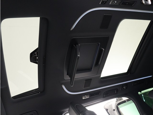 【大人気☆ツインサンルーフ】
見た目もカッコよく、車内の解放感も演出!
必須条件にされるほどの大人気装備です!