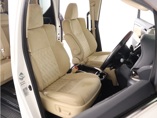 内装の状態も非常にクリーンな状態です｡
ご納車前には専門スタッフが
隅々までクリーニングを行います!