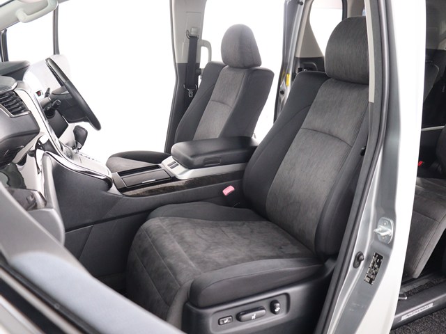 【メモリ機能付きパワーシート】
運転者専用セッティング可能な運転席です!
３名までのポジションを即呼び出します★
