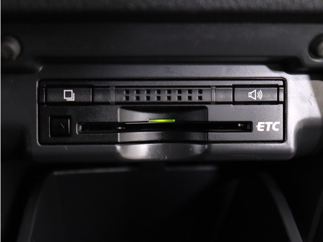 【ビルトインＥＴＣ】
後付けとは異なる一体感が魅力です｡
高速道路でストレスなく走行できます｡