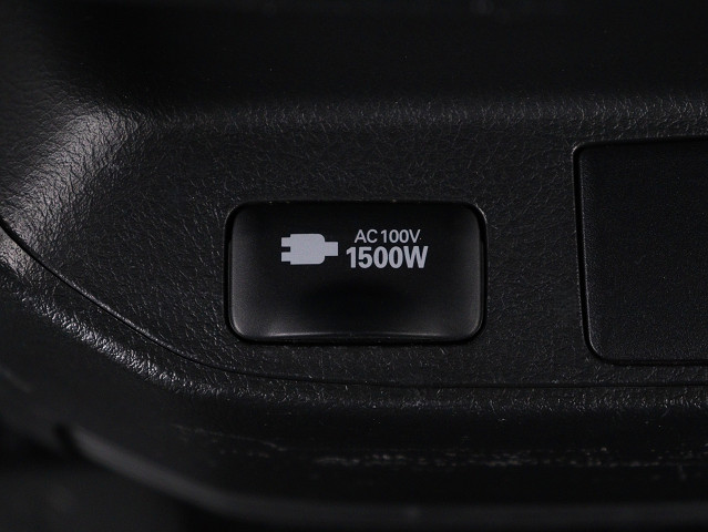 【コンセントを完備】
１００Ｖ､１００Ｗまで利用可能な装備!
各種充電や電気機器の利用など使用可能です