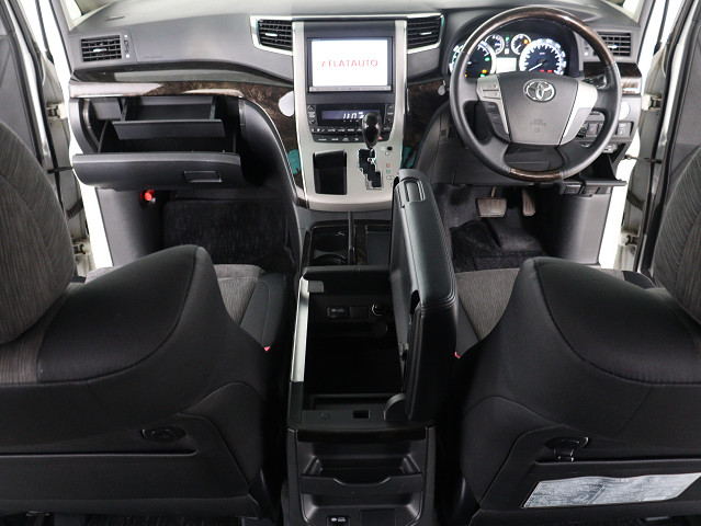 【運転席助手席も広々☆】
広々使えるのは後席だけではございません｡
国内最高峰ミニバンの特権ですね!