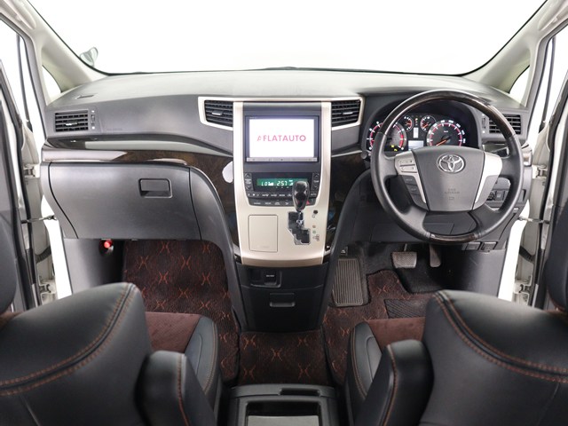 【運転席助手席も広々☆】
広々使えるのは後席だけではございません｡
国内最高峰ミニバンの特権ですね!