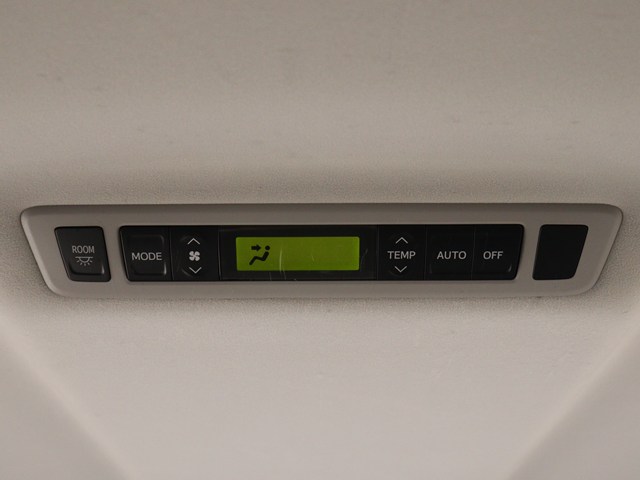 内装の状態も非常にクリーンな状態です｡
ご納車前には専門スタッフが
隅々までクリーニングを行います!