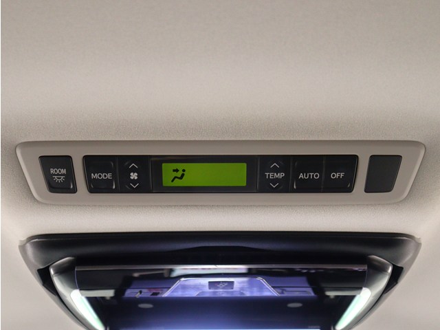 内装の状態も非常にクリーンな状態です｡
ご納車前には専門スタッフが
隅々までクリーニングを行います!
