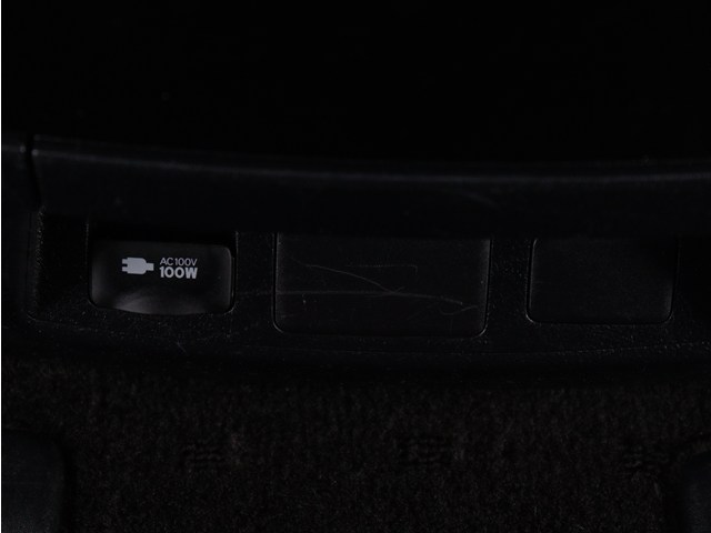 【コンセントを完備】
１００Ｖ､１００Ｗまで利用可能な装備!
各種充電や電気機器の利用など使用可能です