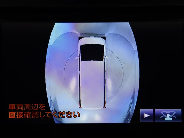 【パノラミックビューモニター　搭載】
全方位確認可能な３６０度カメラ完備です!
オプション価格１０万円オーバーの高級装備