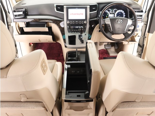 内装の状態も非常にクリーンな状態です｡
ご納車前には専門スタッフが
隅々までクリーニングを行います!