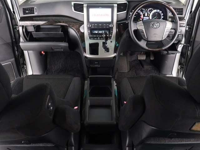 内装の状態も非常にクリーンな状態です｡
ご納車前には専門スタッフが
隅々までクリーニングを行います!