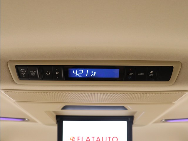 後部座席でエアコン温度をお好みで設定する
ことができます!