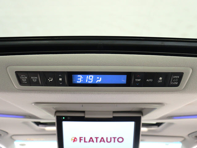内装の状態も非常にクリーンな状態です｡
ご納車前には専門スタッフが
隅々までクリーニングを行います!