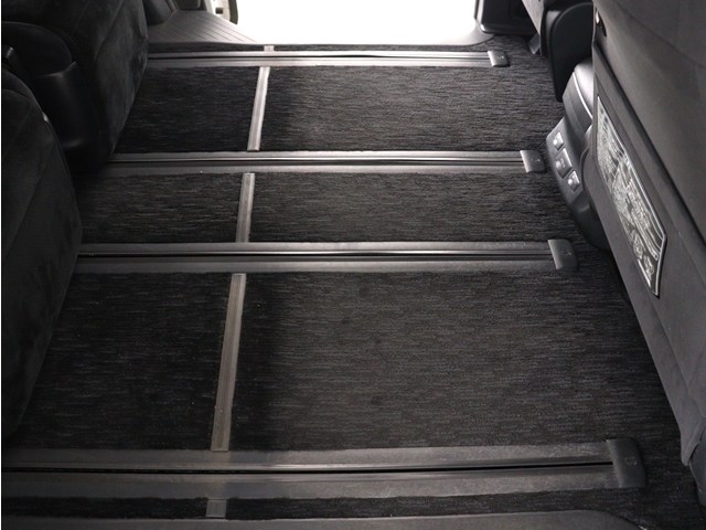 内装の状態も非常にクリーンな状態です｡
ご納車前には専門スタッフが
隅々までクリーニングを行います!