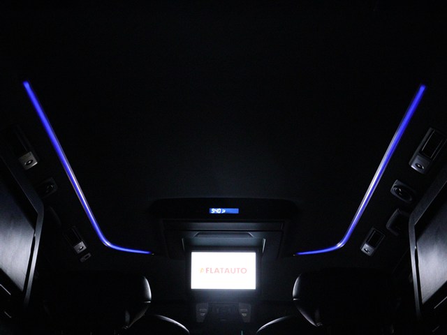 夜間に室内を照らしてくれるルームライトで
す♪♪