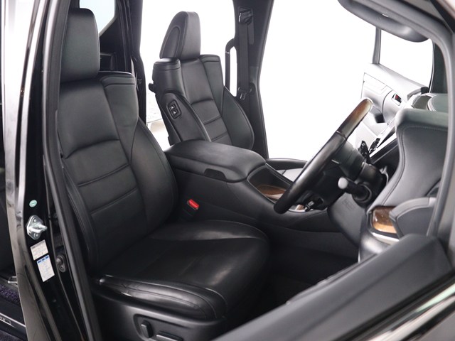 内装の状態も非常にクリーンな状態です｡
ご納車前には専門スタッフが
隅々までクリーニングを行います!
