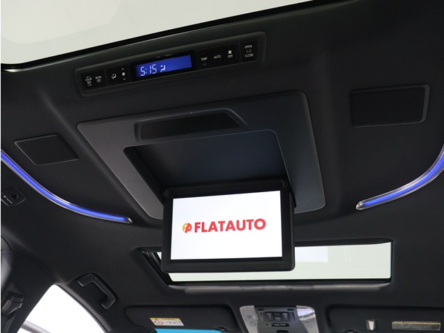【電動後席モニター】ＪＢＬサウンド専用！
電動開閉後席フリップダウンモニターです。
５．１ｃｈサウンド対応、１７スピーカーの
専用音響システムとなり、人気の装備になり
ます。