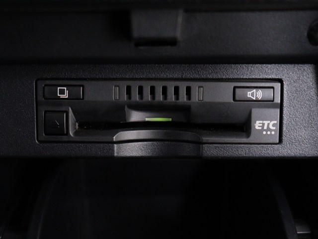 【ビルトインＥＴＣ】
後付けとは異なる一体感が魅力です｡
高速道路でストレスなく走行できます｡