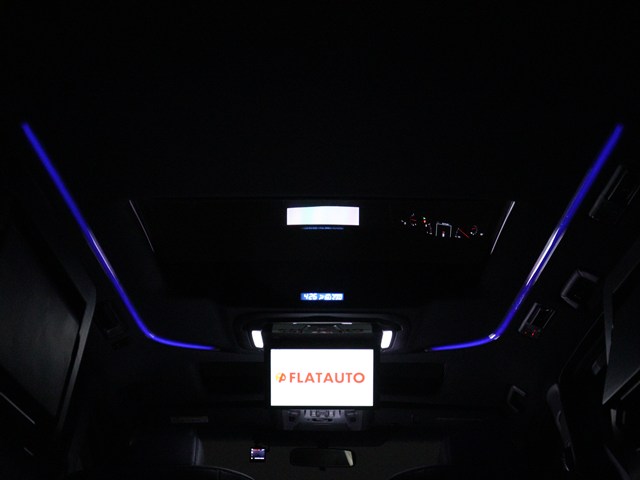 夜間に室内を照らしてくれるルームライトで
す♪♪