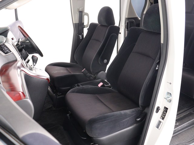 内装の状態も非常にクリーンな状態です｡
ご納車前には専門スタッフが
隅々までクリーニングを行います!