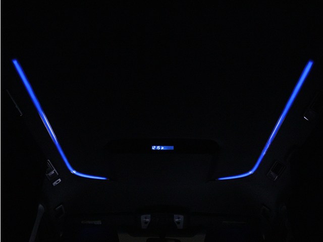 夜間に室内を照らしてくれるルームライトで
す♪♪