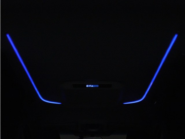 夜間に室内を照らしてくれるルームライトで
す♪♪