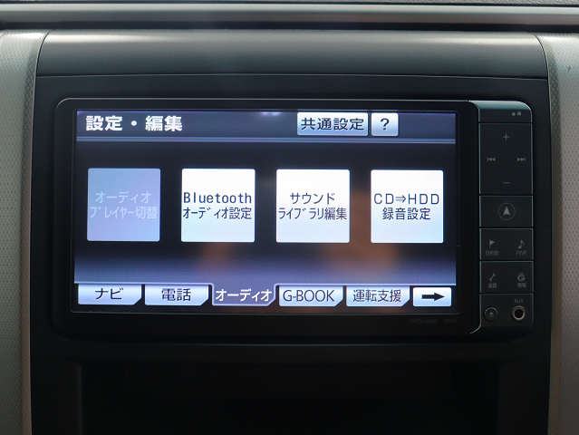 【トヨタ純正ナビ装備】
純正品ならではの操作性とフィット感!
Bluetooth接続可能です!