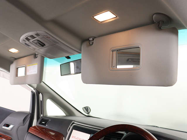 内装の状態も非常にクリーンな状態です｡
ご納車前には専門スタッフが
隅々までクリーニングを行います!