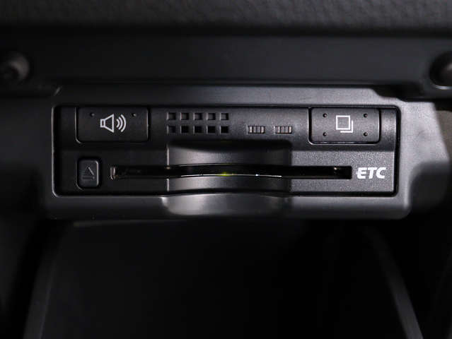 【ビルトインＥＴＣ】
後付けとは異なる一体感が魅力です｡
高速道路でストレスなく走行できます｡