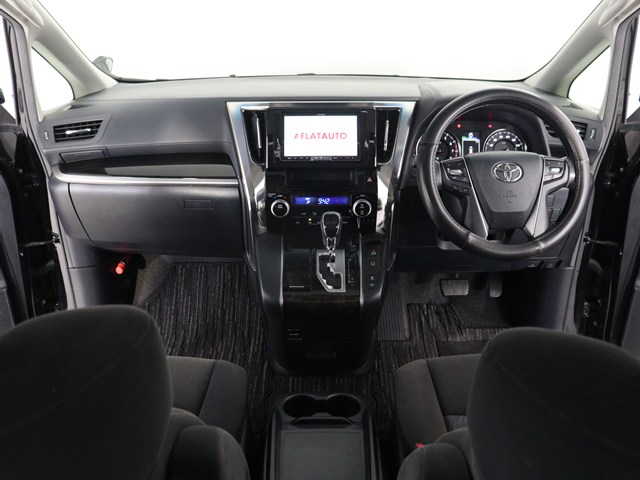 【運転席助手席も広々☆】
広々使えるのは後席だけではございません｡
国内最高峰ミニバンの特権ですね!