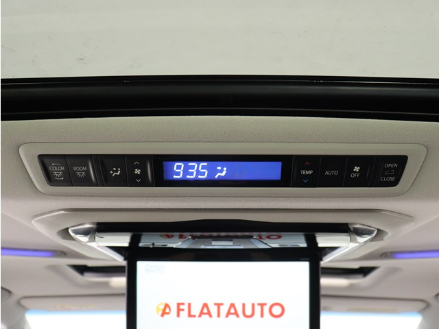 内装の状態も非常にクリーンな状態です｡
ご納車前には専門スタッフが
隅々までクリーニングを行います!